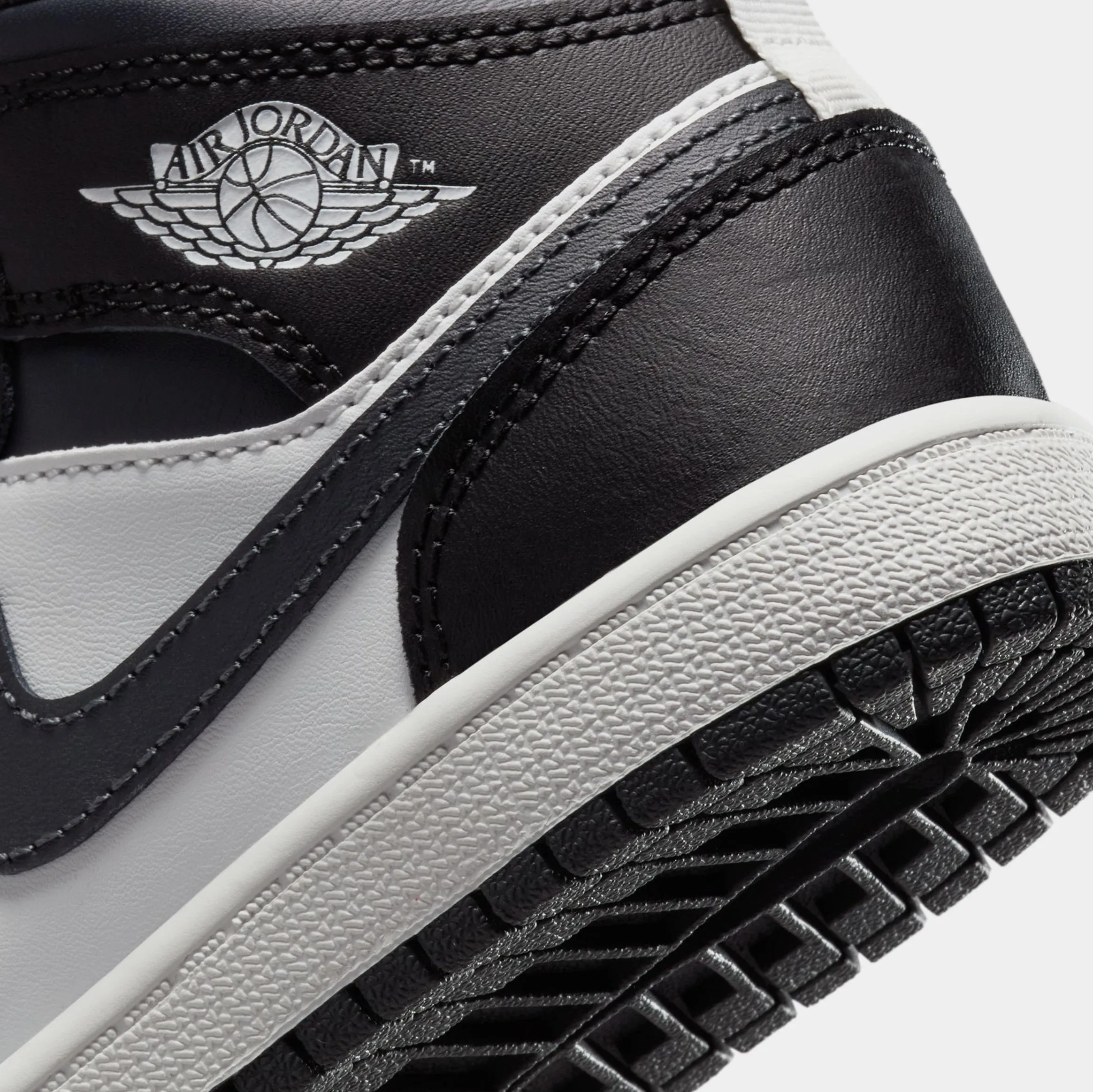 Air Jordan 1 Mid Preschool Lifestyle Shoes (Black/Dark Grey/Grey/White)