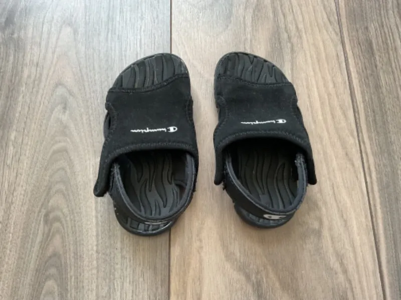 Champion sandals Size 6, Shoes 6 (Walkers:12-24 mth)