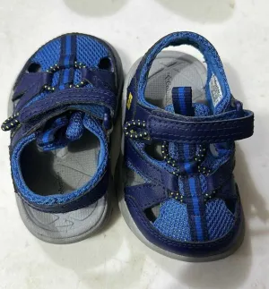 Closed toe sandals size 5 , Shoes 5 (Walkers:12-24 mth)