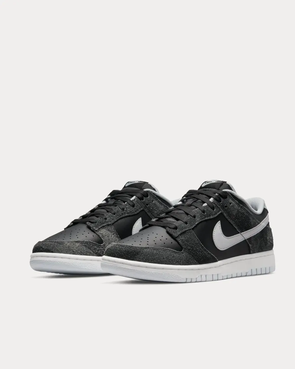 Dunk Low Zebra Low Top Sneakers